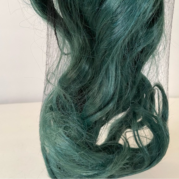 Evlynn Green Wig With Bangs Long Hair - Picture 7 of 11